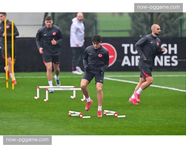 居莱尔脚下技术细腻 皇马前场小范围配合增添变数